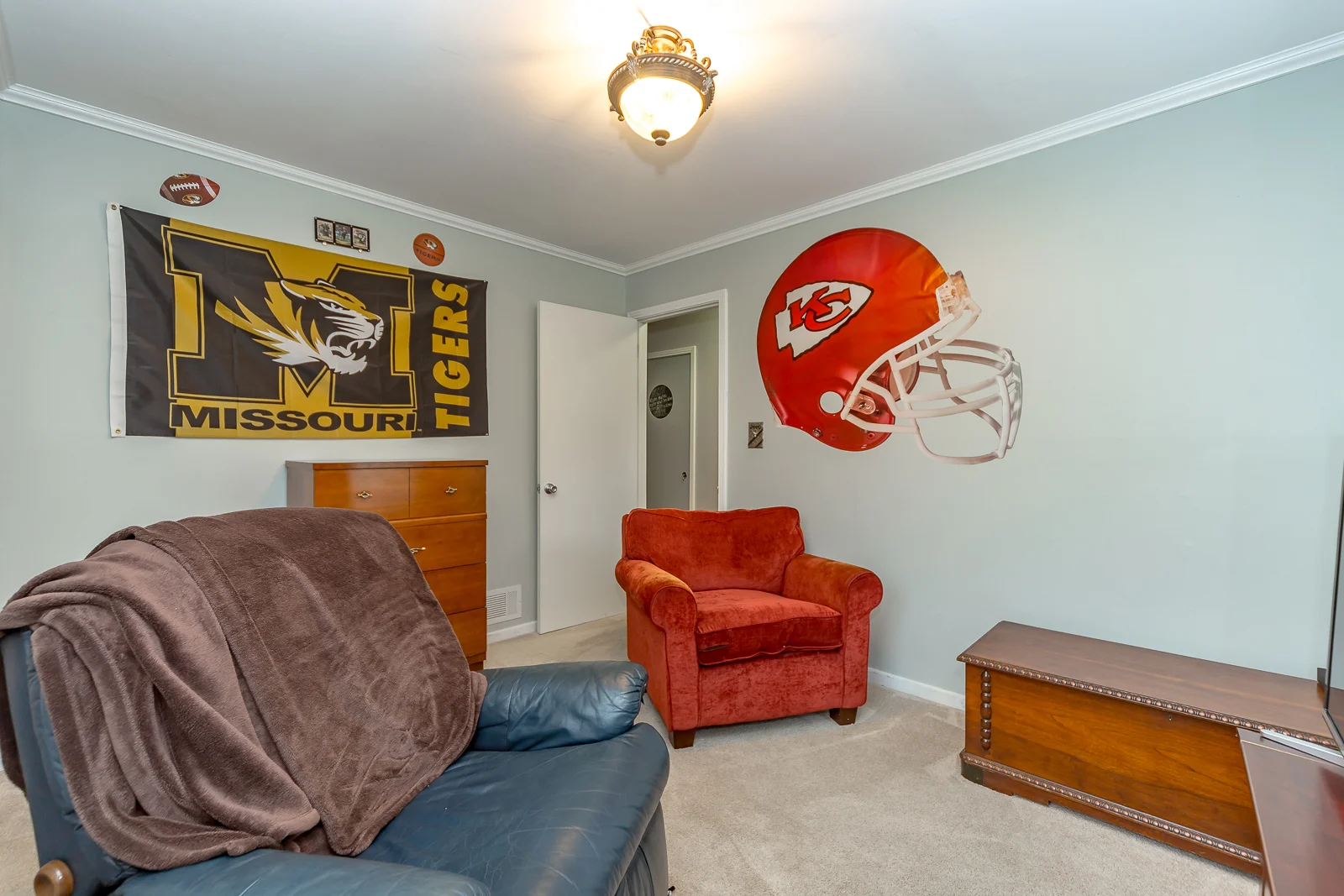 1008 W 97th ST - Web-131.jpg
