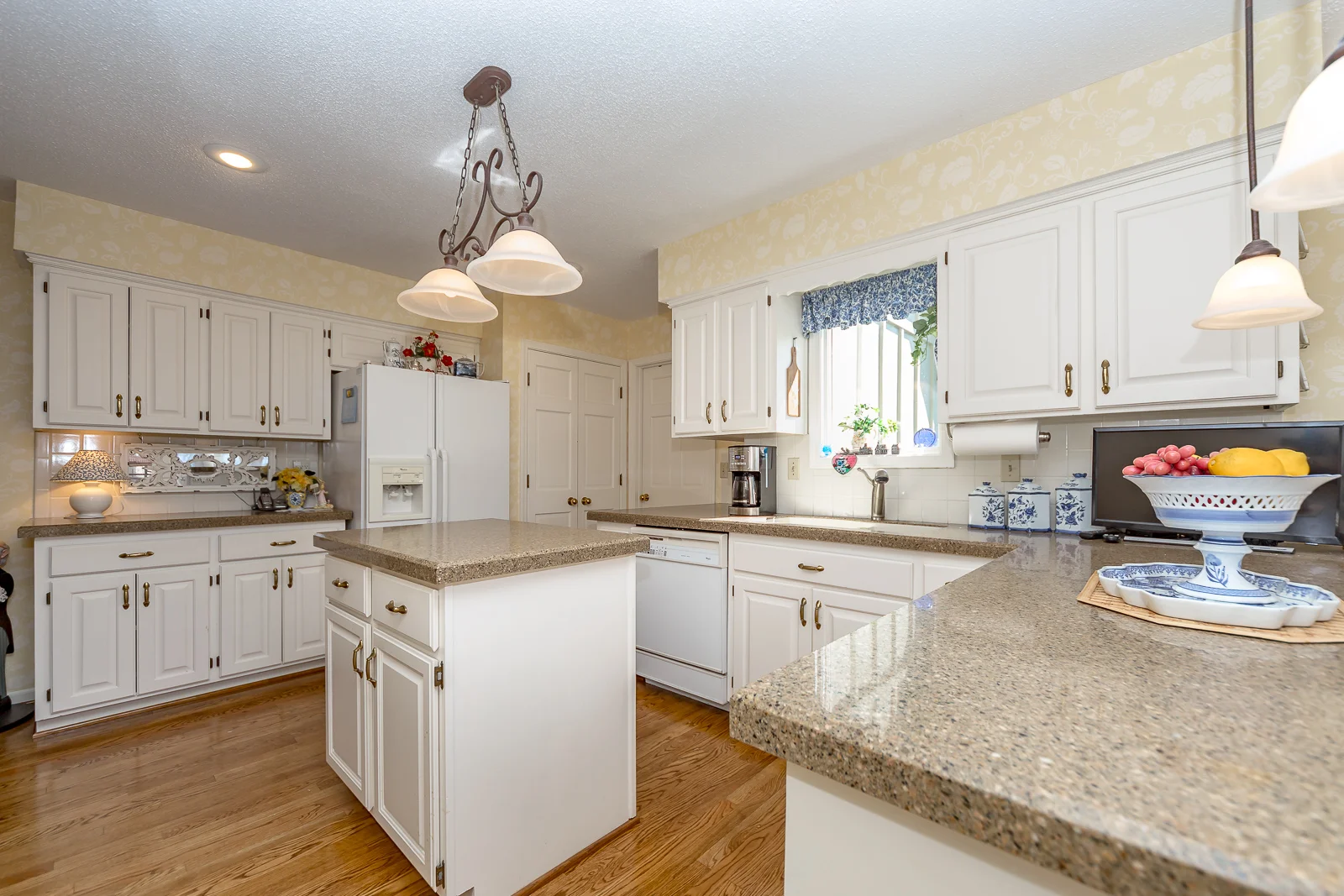 4809 W 121st St - Web-113.jpg