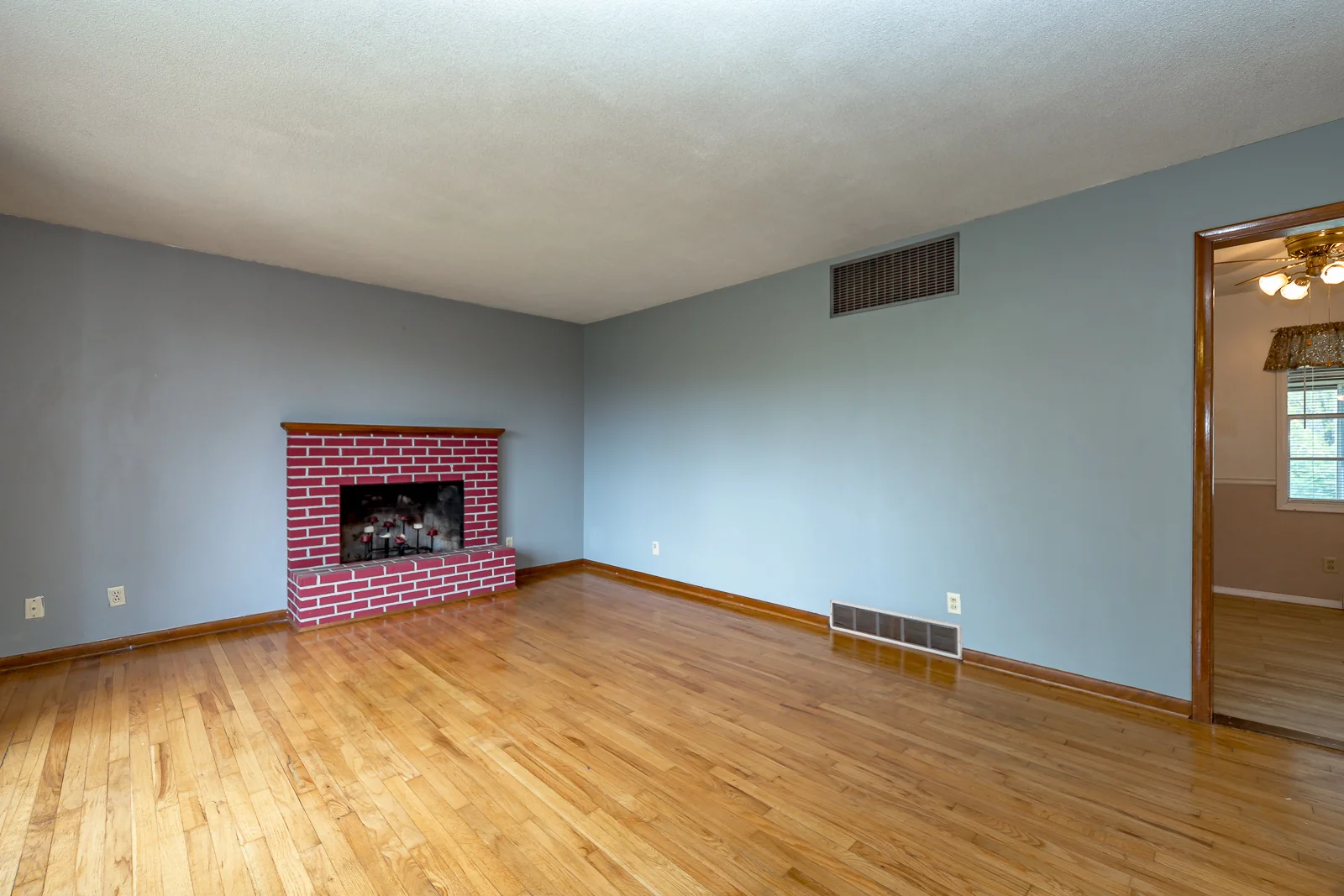 28365 W 83rd St - Web-109.jpg