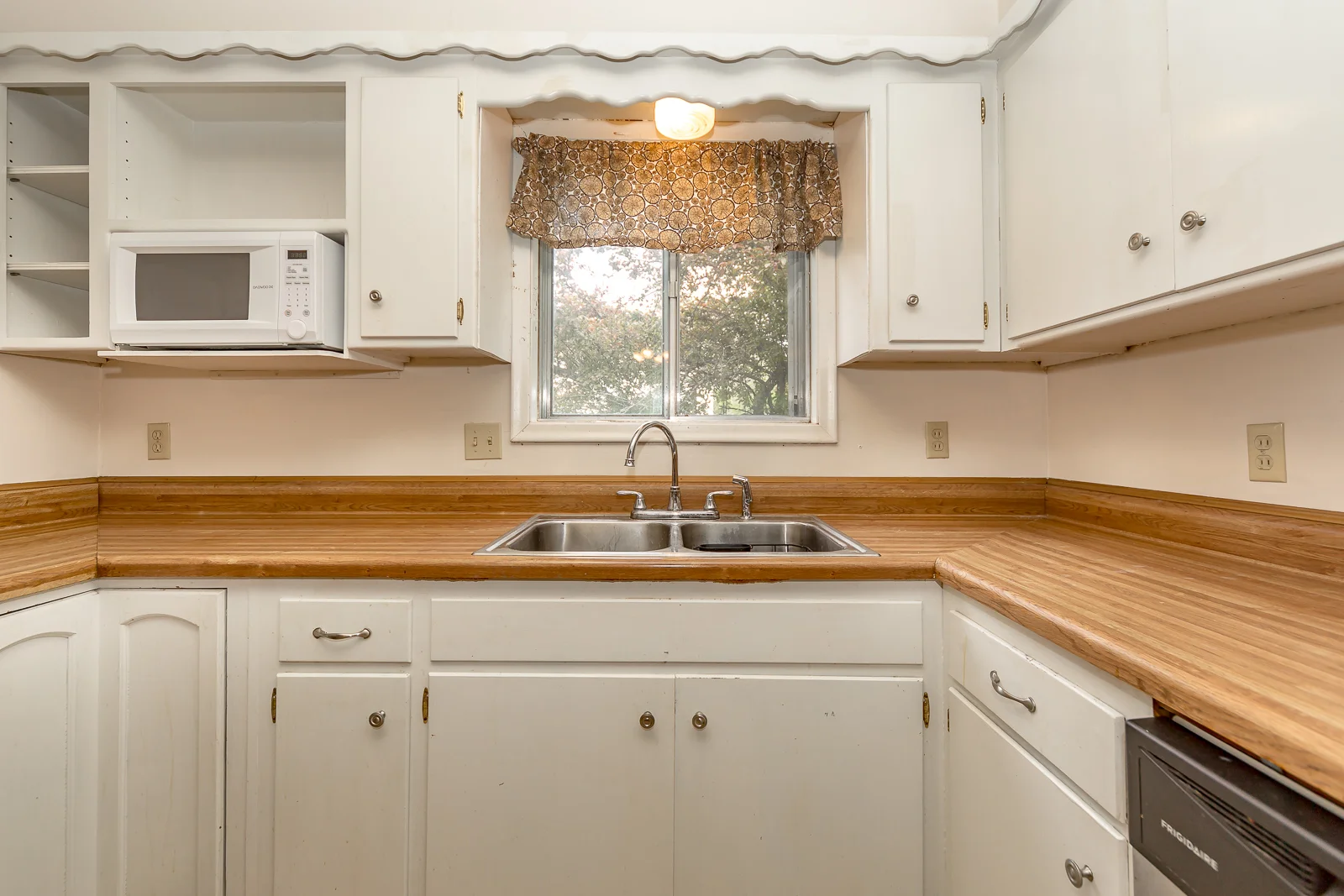 28365 W 83rd St - Web-117.jpg