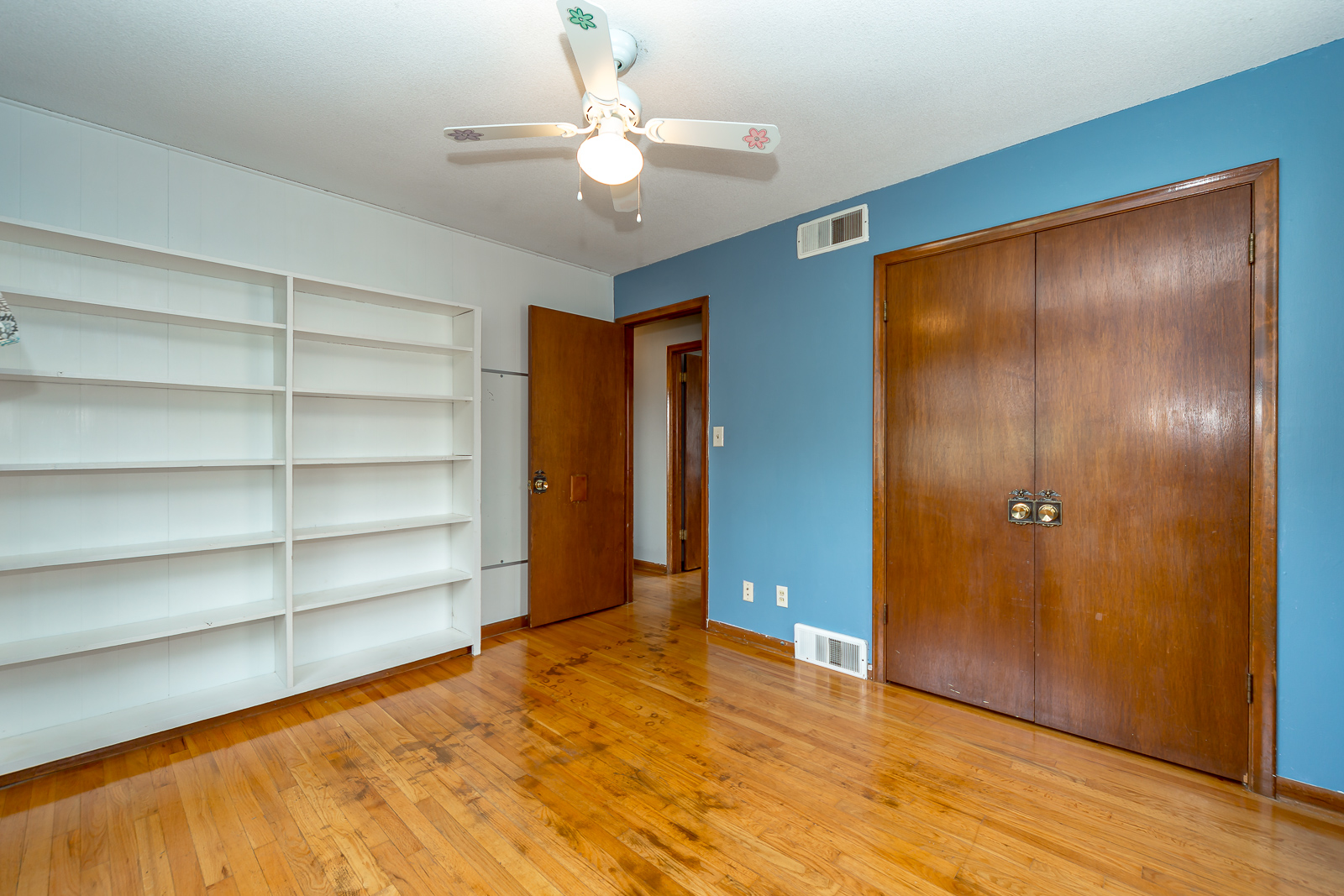 28365 W 83rd St - Web-125.jpg