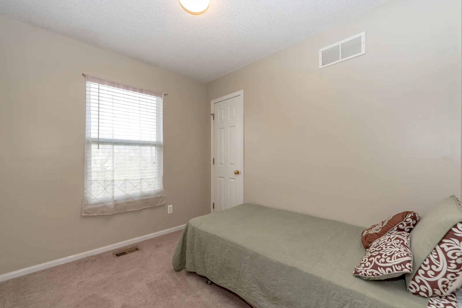 17450 Walter St - Web-123.jpg