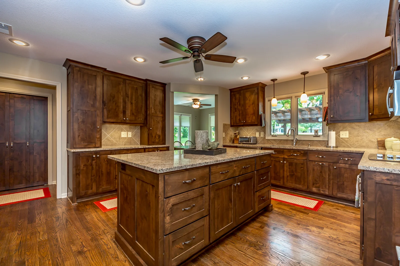 12712 Cherokee Ln - Kitchen - Web-101.jpg