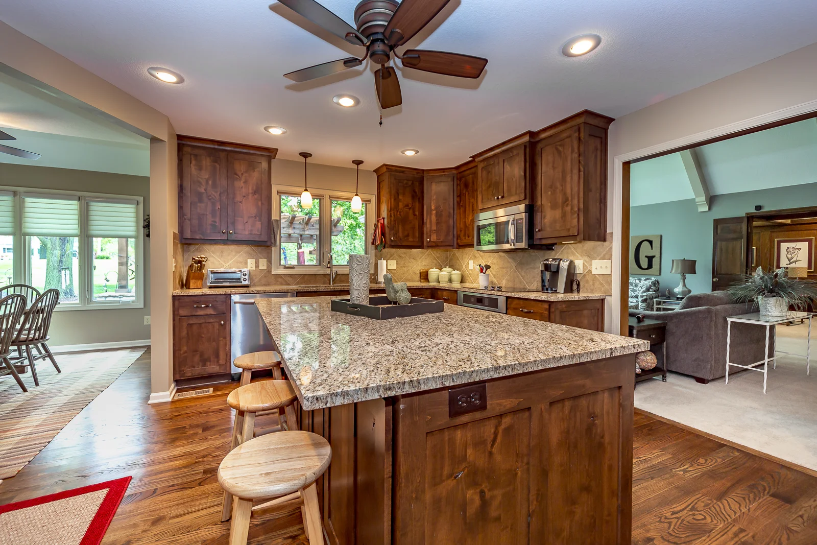 12712 Cherokee Ln - Kitchen - Web-107.jpg