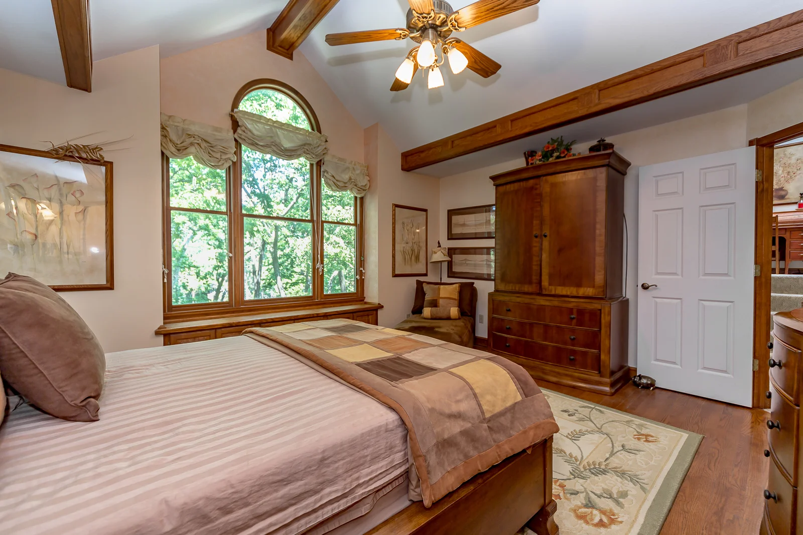 8906 Millstone Dr - Web-124.jpg