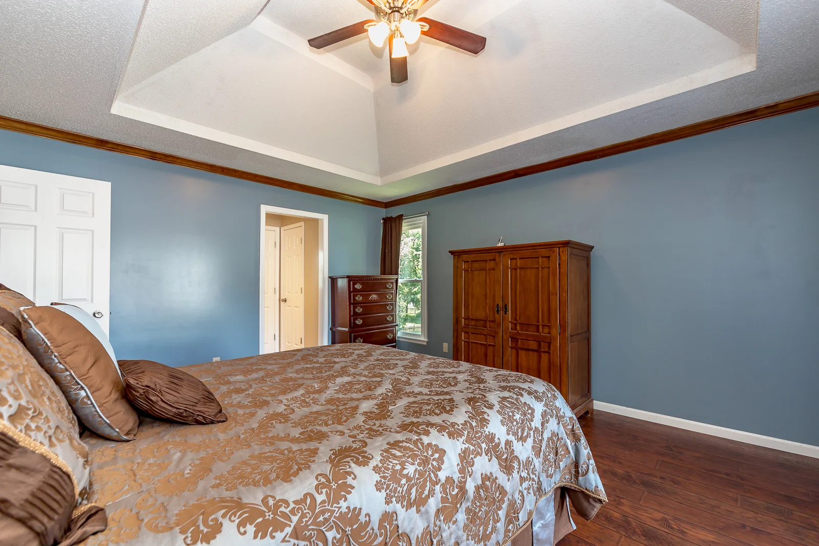2814 N 102nd St - Web-122.jpg
