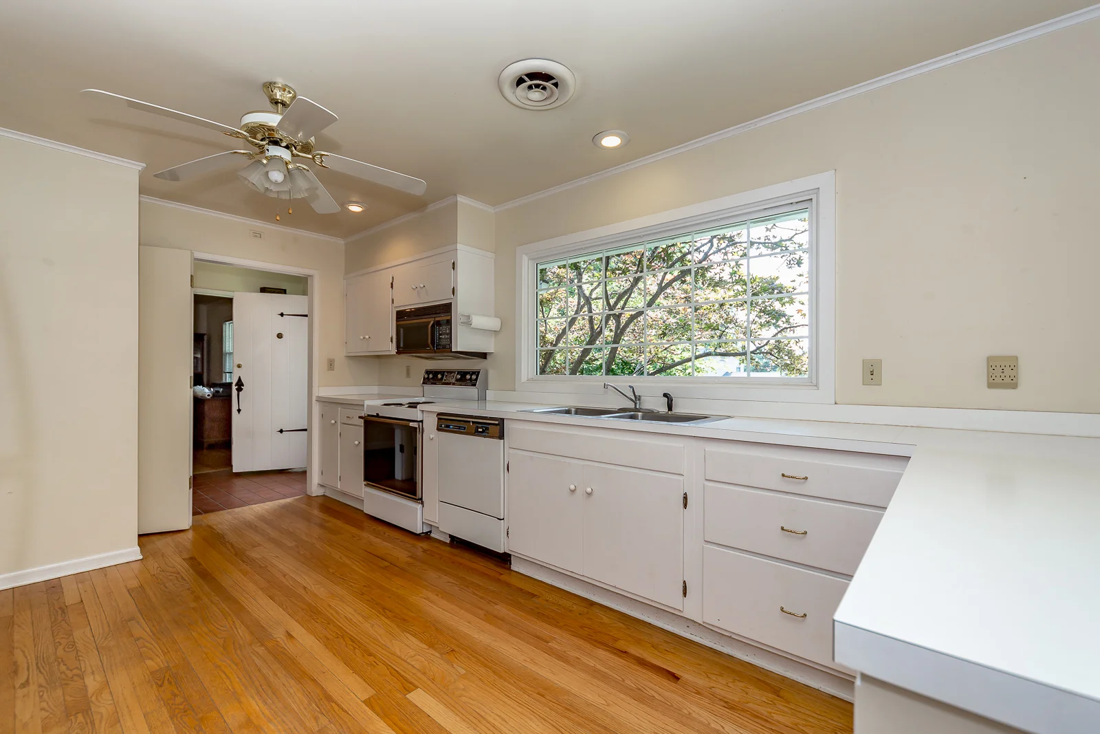 2312 W 51st Terr - Web-106.jpg