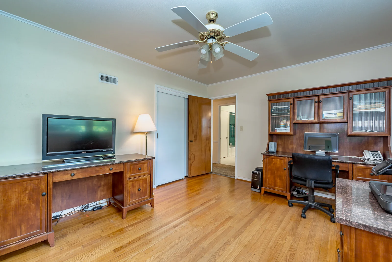 2312 W 51st Terr - Web-131.jpg