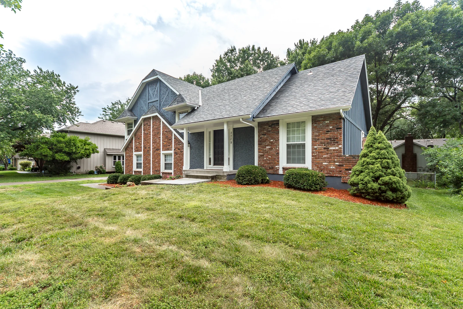 2209 W 120th Terr - Webb-101.jpg