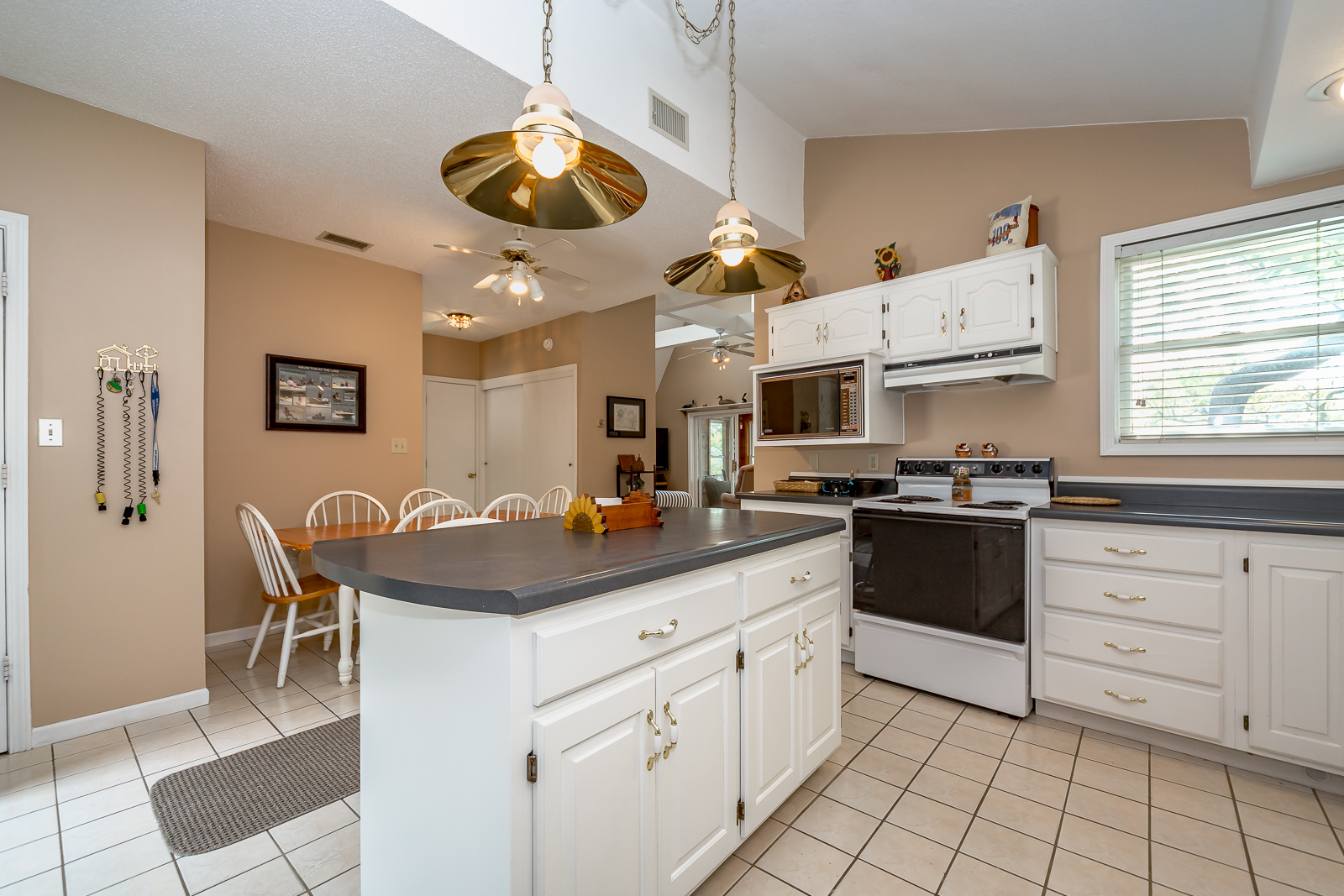 72 W Sugar Valley Lane - Web-106.jpg