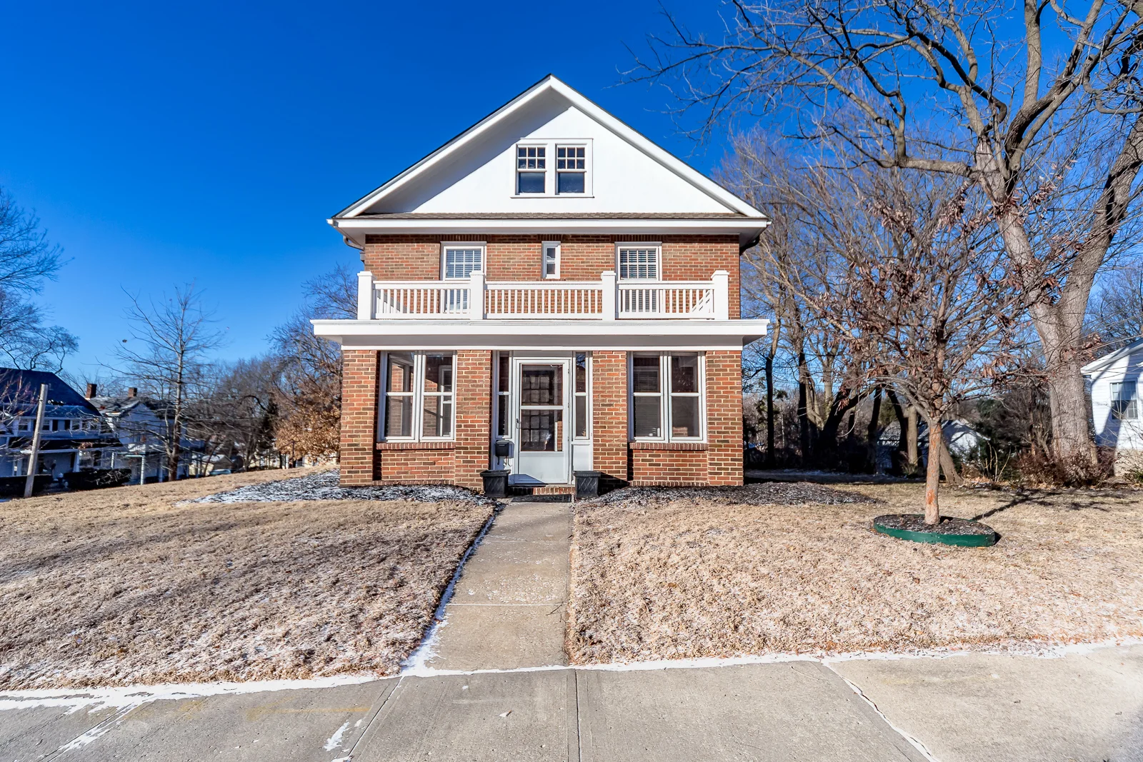 462 E Franklin St - Web-103.jpg