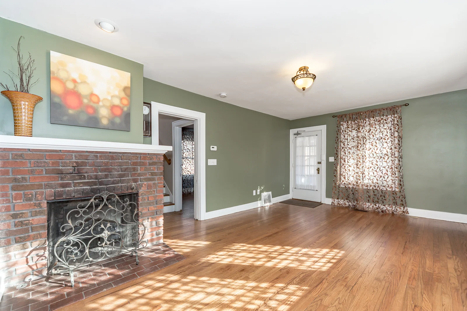 462 E Franklin St - Web-105.jpg