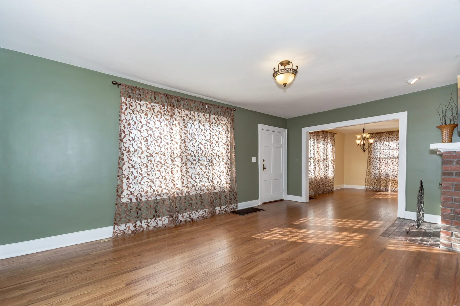 462 E Franklin St - Web-107.jpg