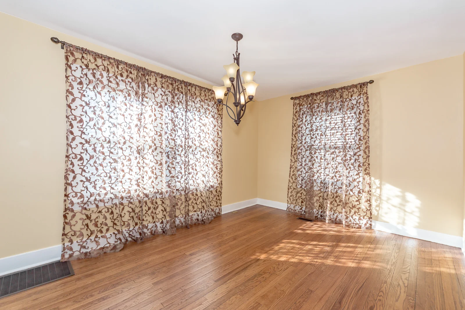 462 E Franklin St - Web-109.jpg