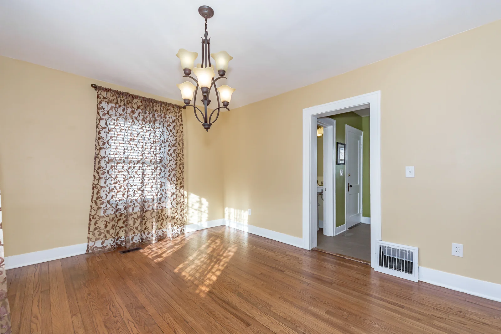 462 E Franklin St - Web-110.jpg