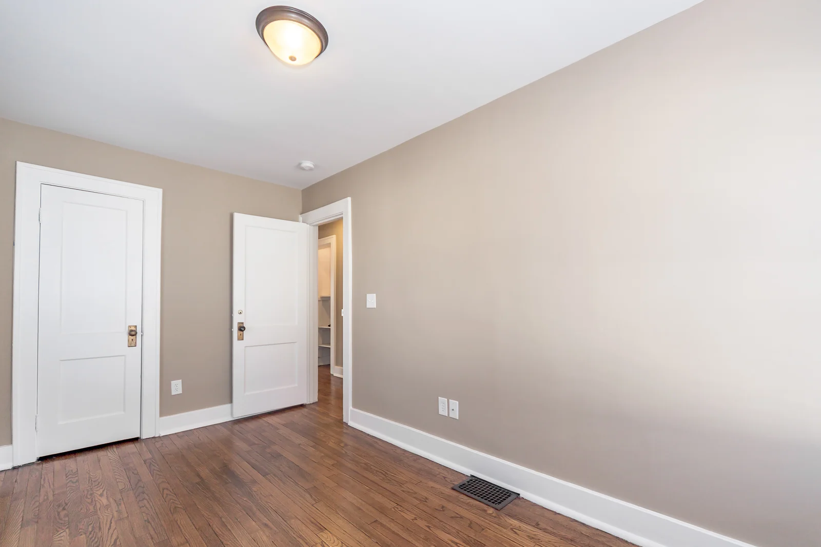 462 E Franklin St - Web-128.jpg