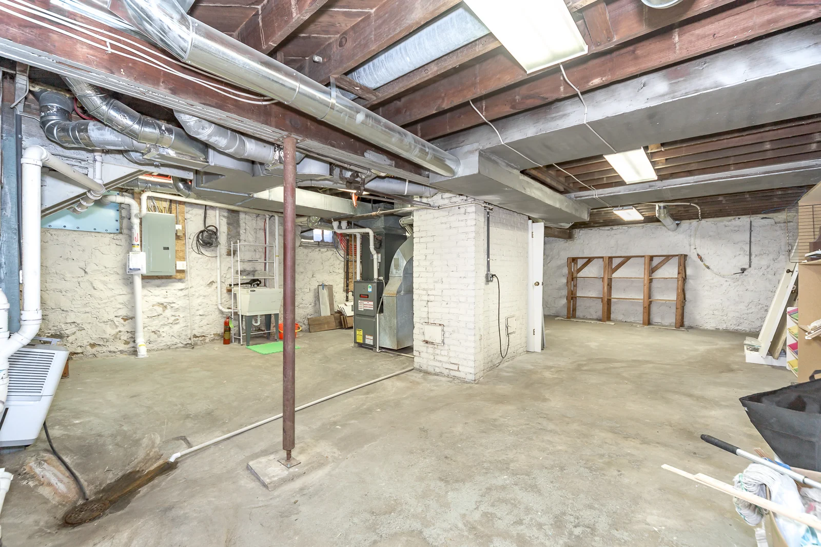 462 E Franklin St - Web-135.jpg
