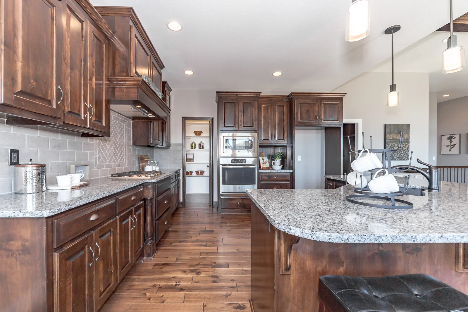 25049 W 87th St - Web-118.jpg