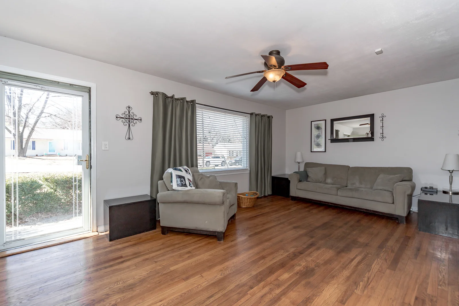 6431 Larsen Lane - Web-105.jpg