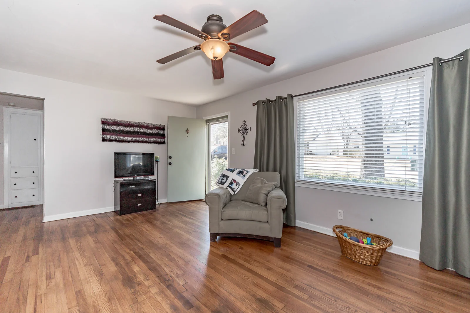 6431 Larsen Lane - Web-107.jpg