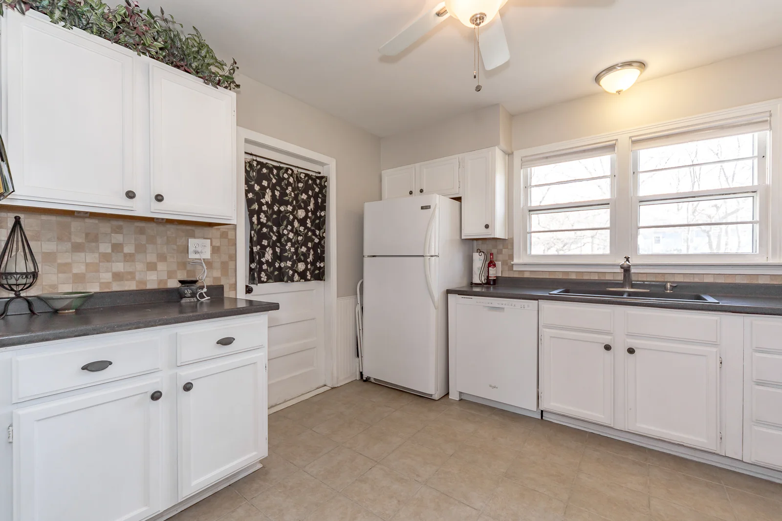 6431 Larsen Lane - Web-108.jpg