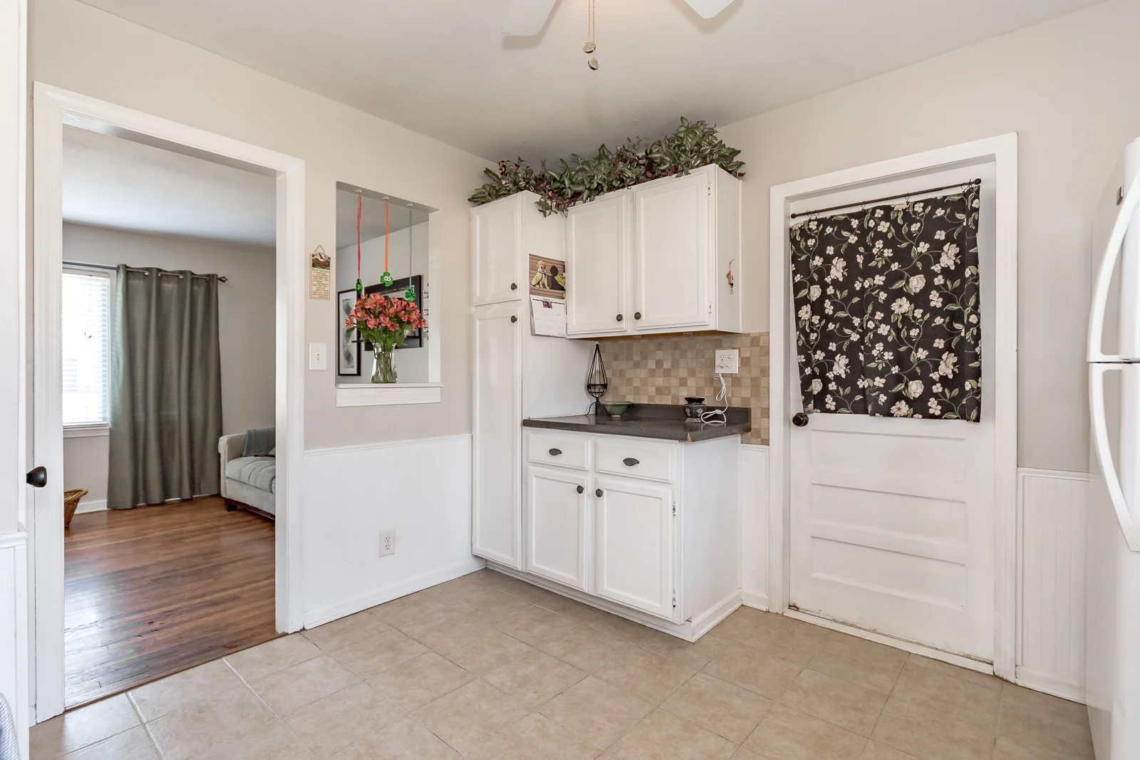 6431 Larsen Lane - Web-109.jpg
