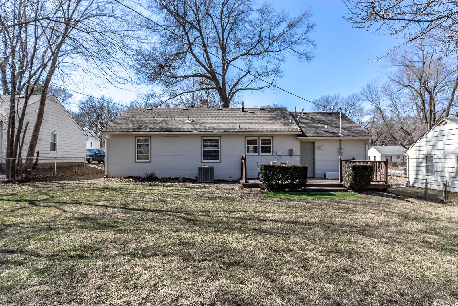 6431 Larsen Lane - Web-121.jpg