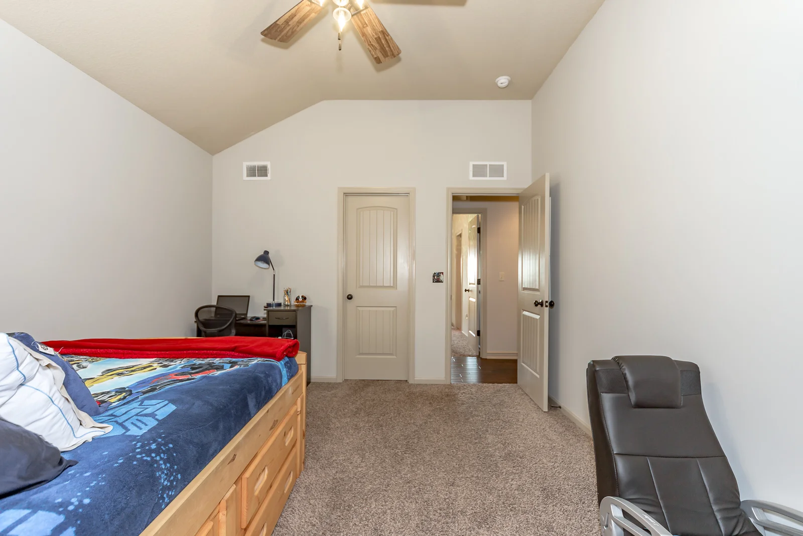 20905 W 68th St - Web-153.jpg