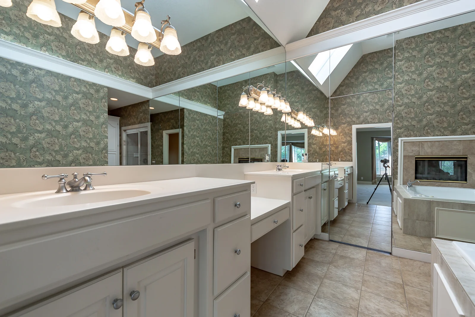 4834 W 150th Place - Web-139.jpg