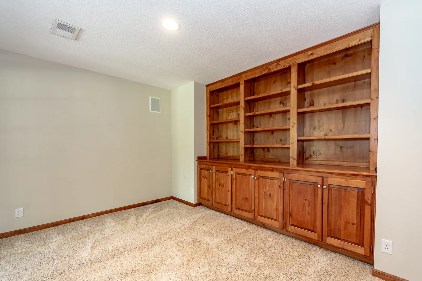 4834 W 150th Place - Web-173.jpg