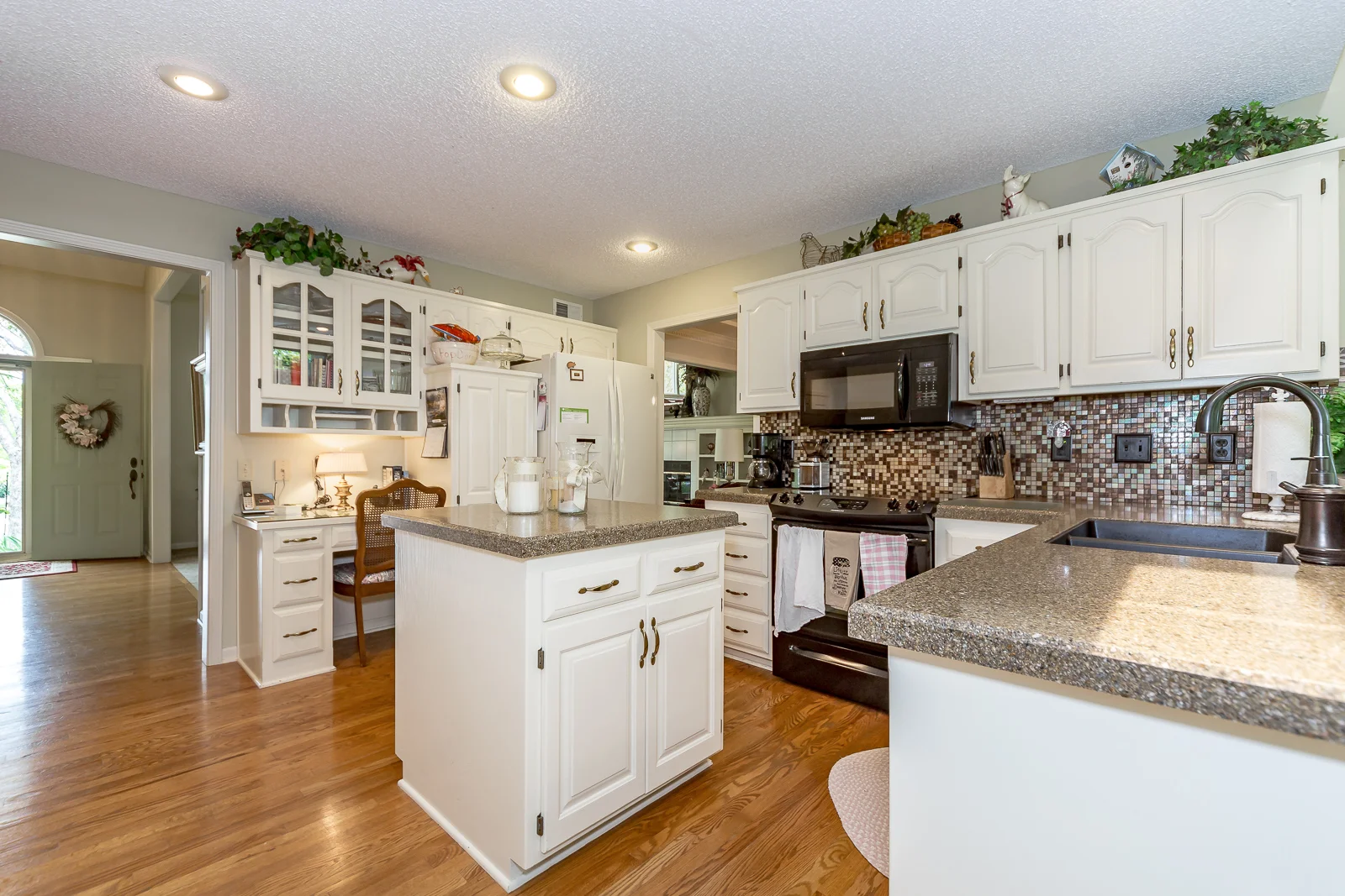 10313 W 131st St - Web-117.jpg