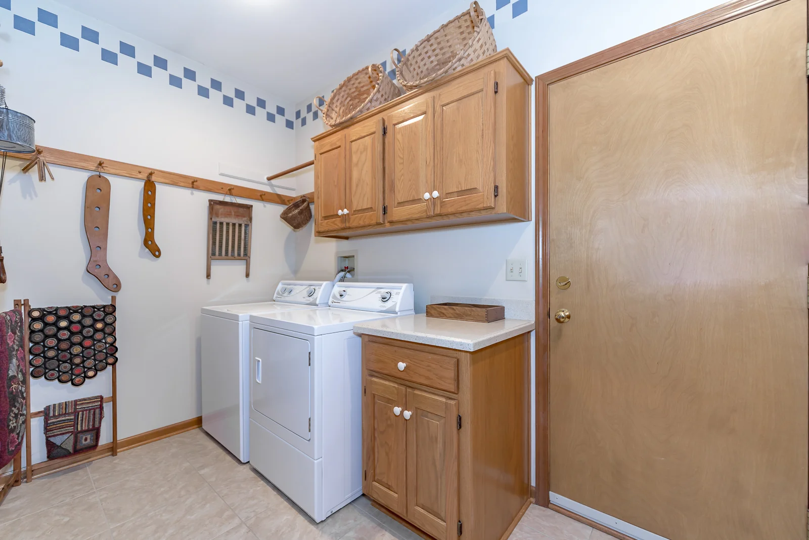 11857 Larsen St - Web-123.jpg