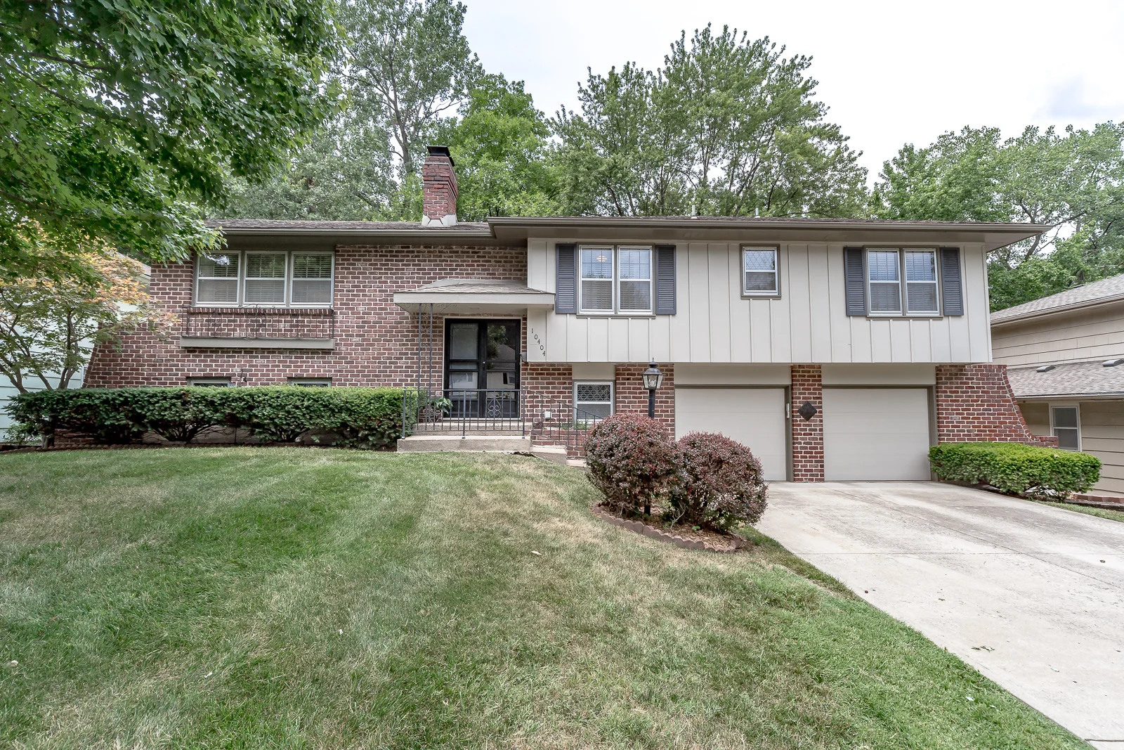 10404 Wyandotte St - Web-101.JPG