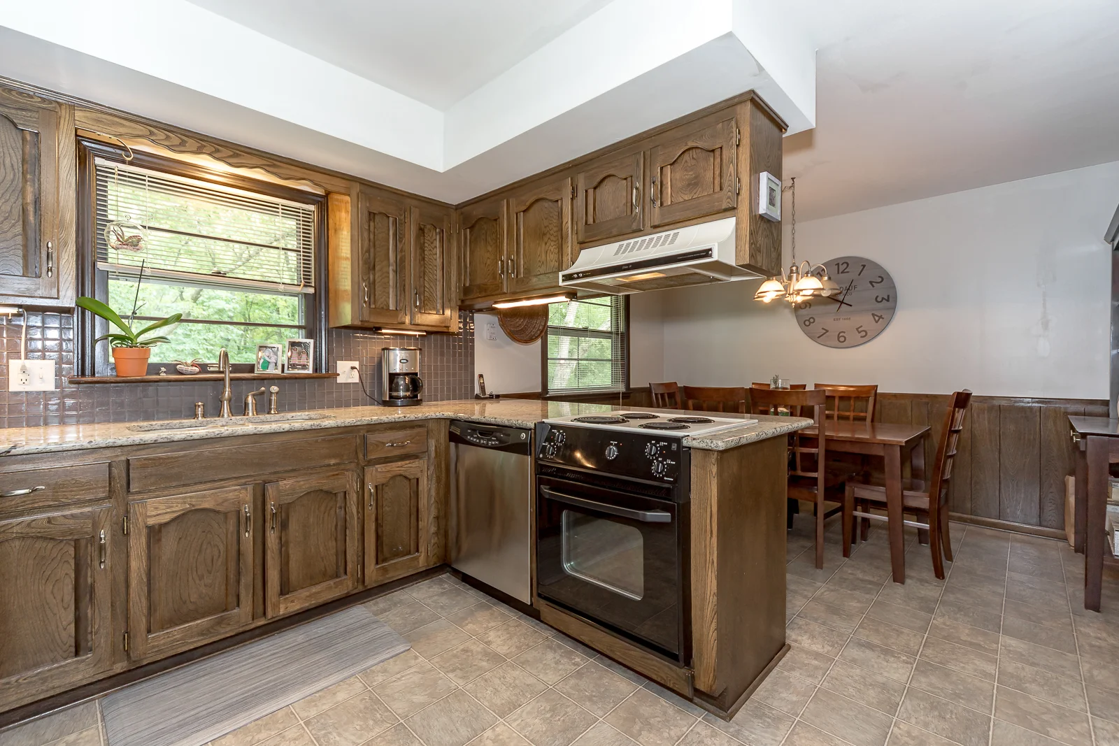 10404 Wyandotte St - Web-112.JPG