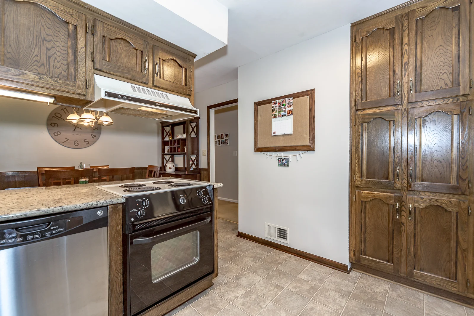 10404 Wyandotte St - Web-113.JPG