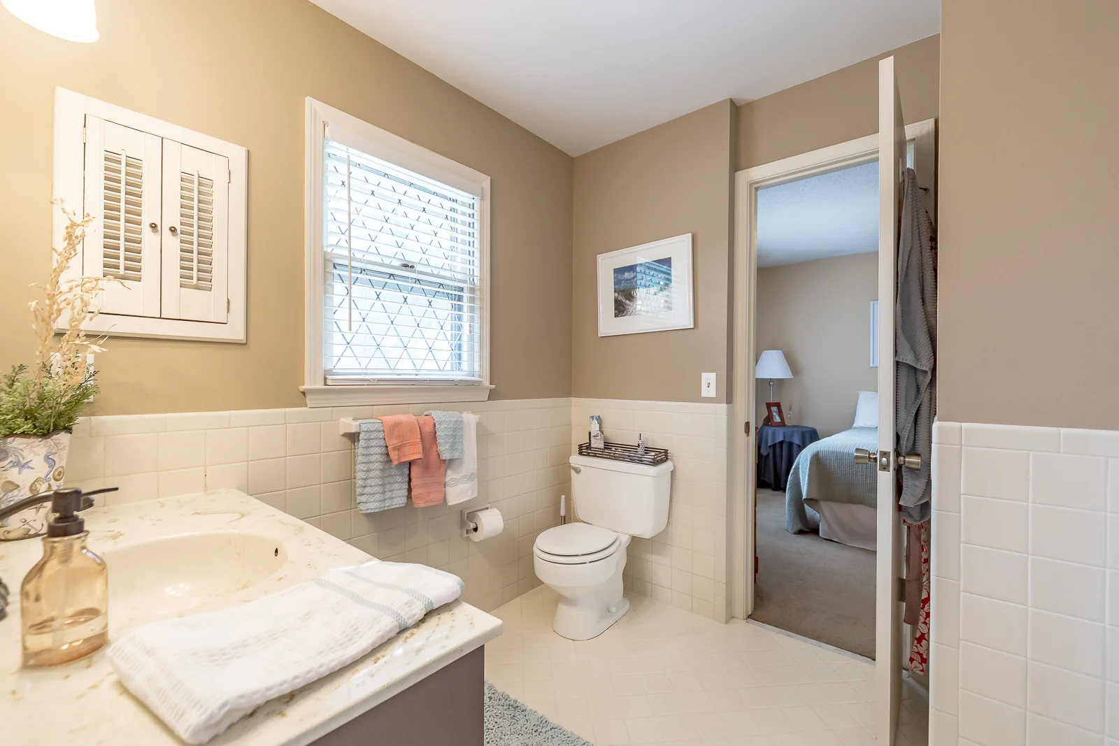 10404 Wyandotte St - Web-121.JPG