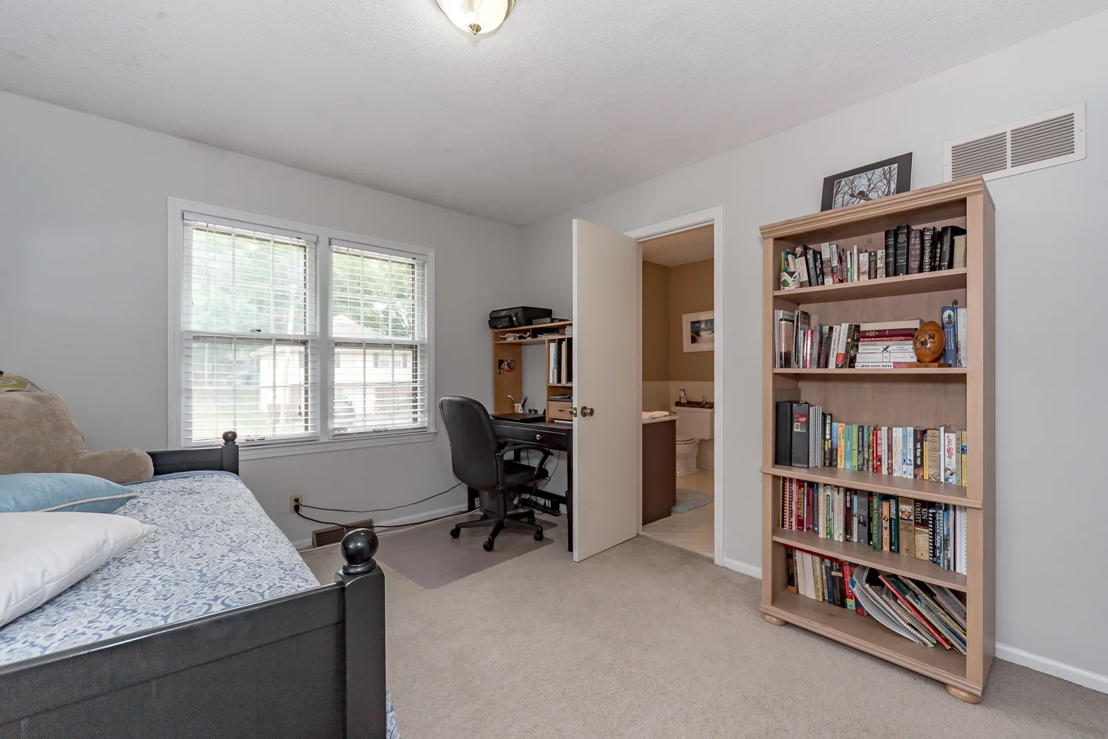 10404 Wyandotte St - Web-123.JPG