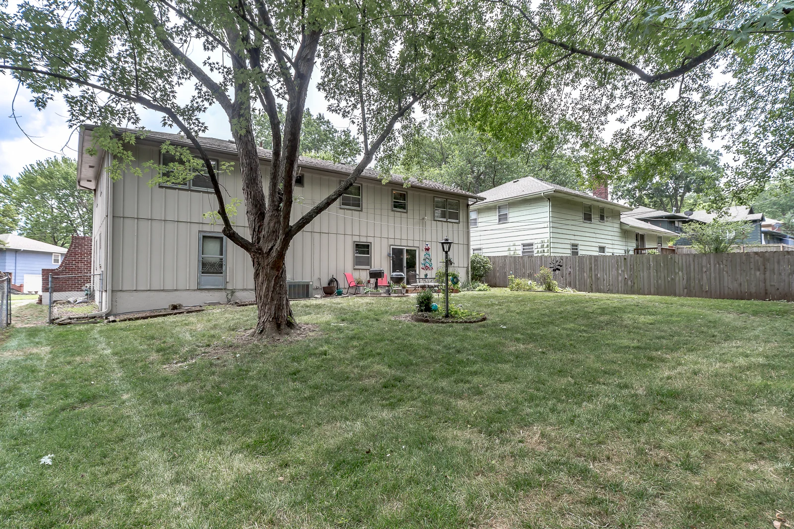 10404 Wyandotte St - Web-145.JPG