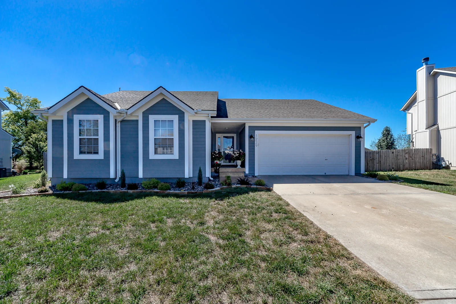 1229 Starbrooke Dr - Web-101.JPG