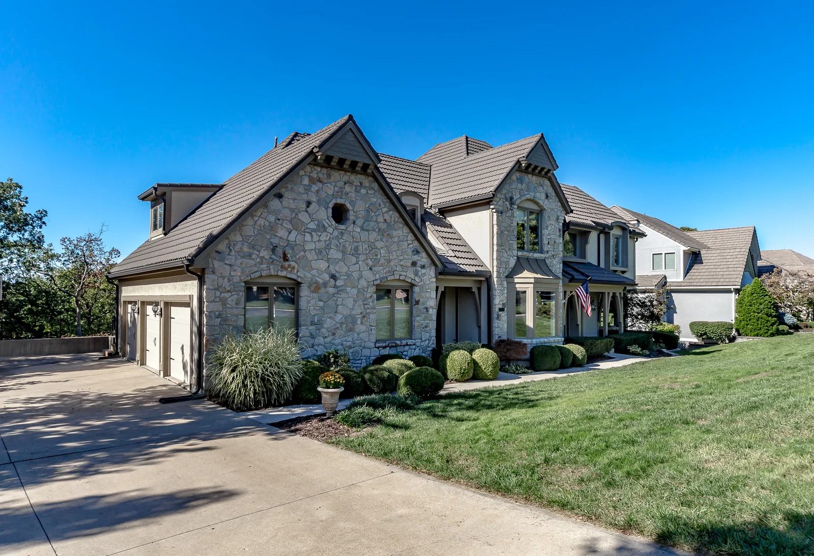 12520 Sherwood Dr - Web-102.JPG