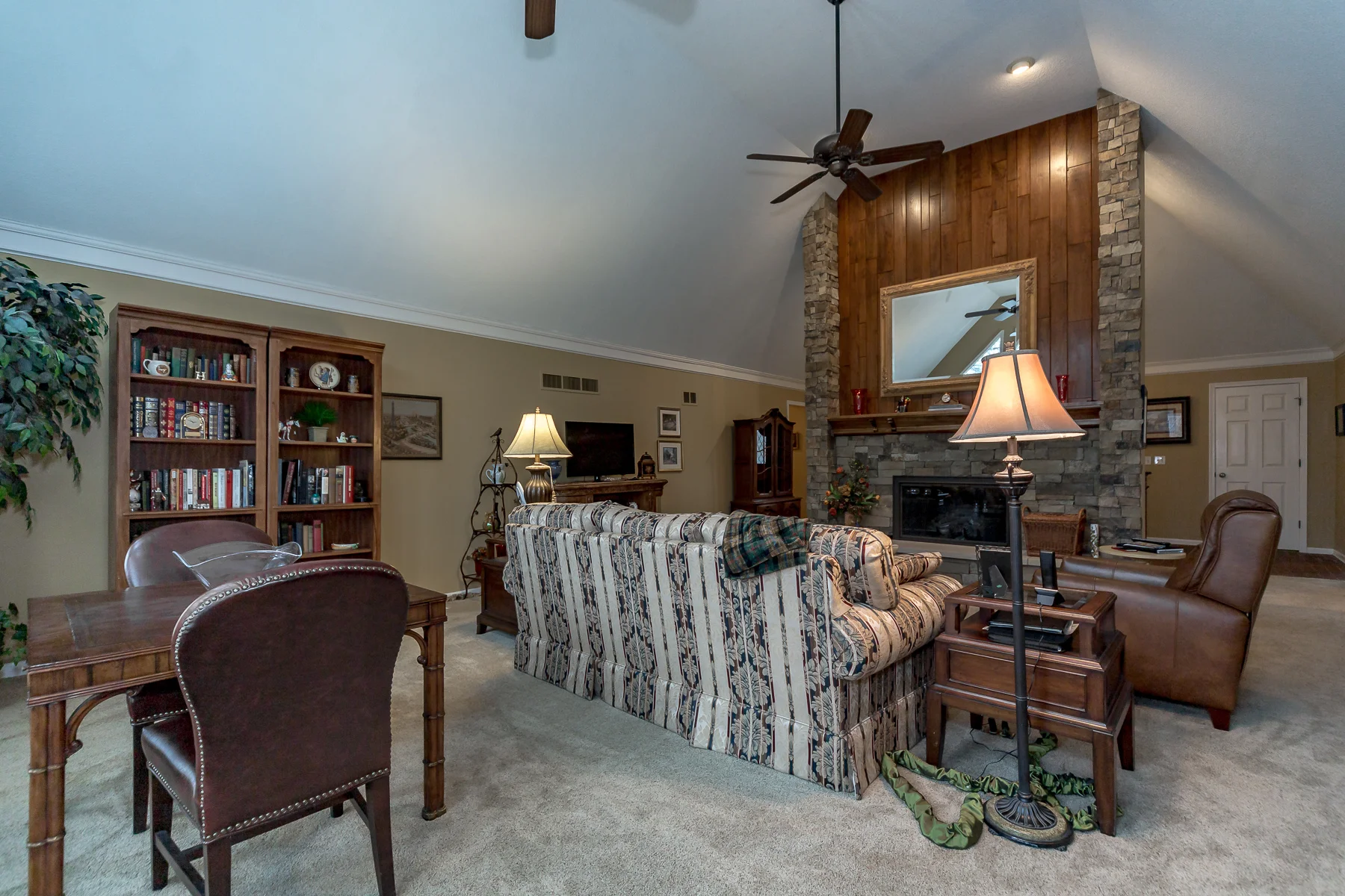 4907 W 112TH - Web-109.JPG