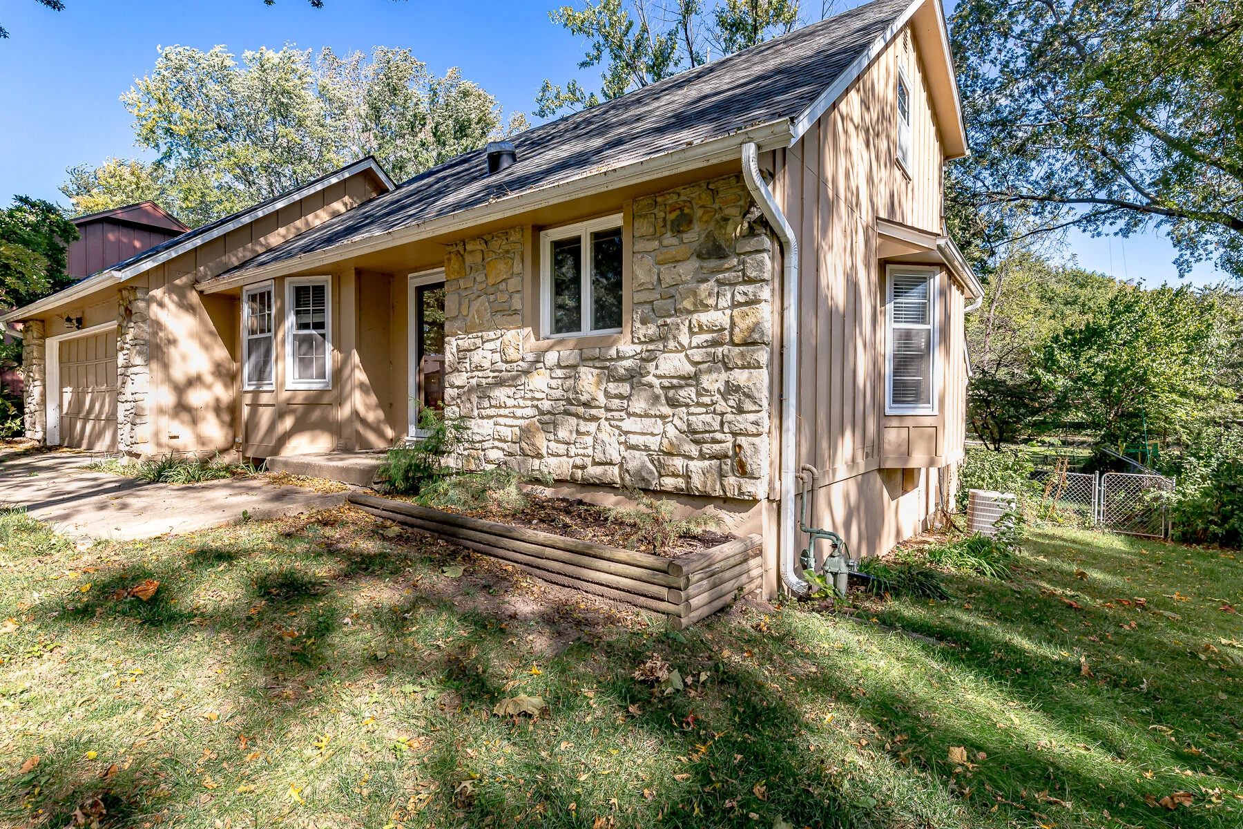 6225 MULLEN ROAD - Web-202.JPG