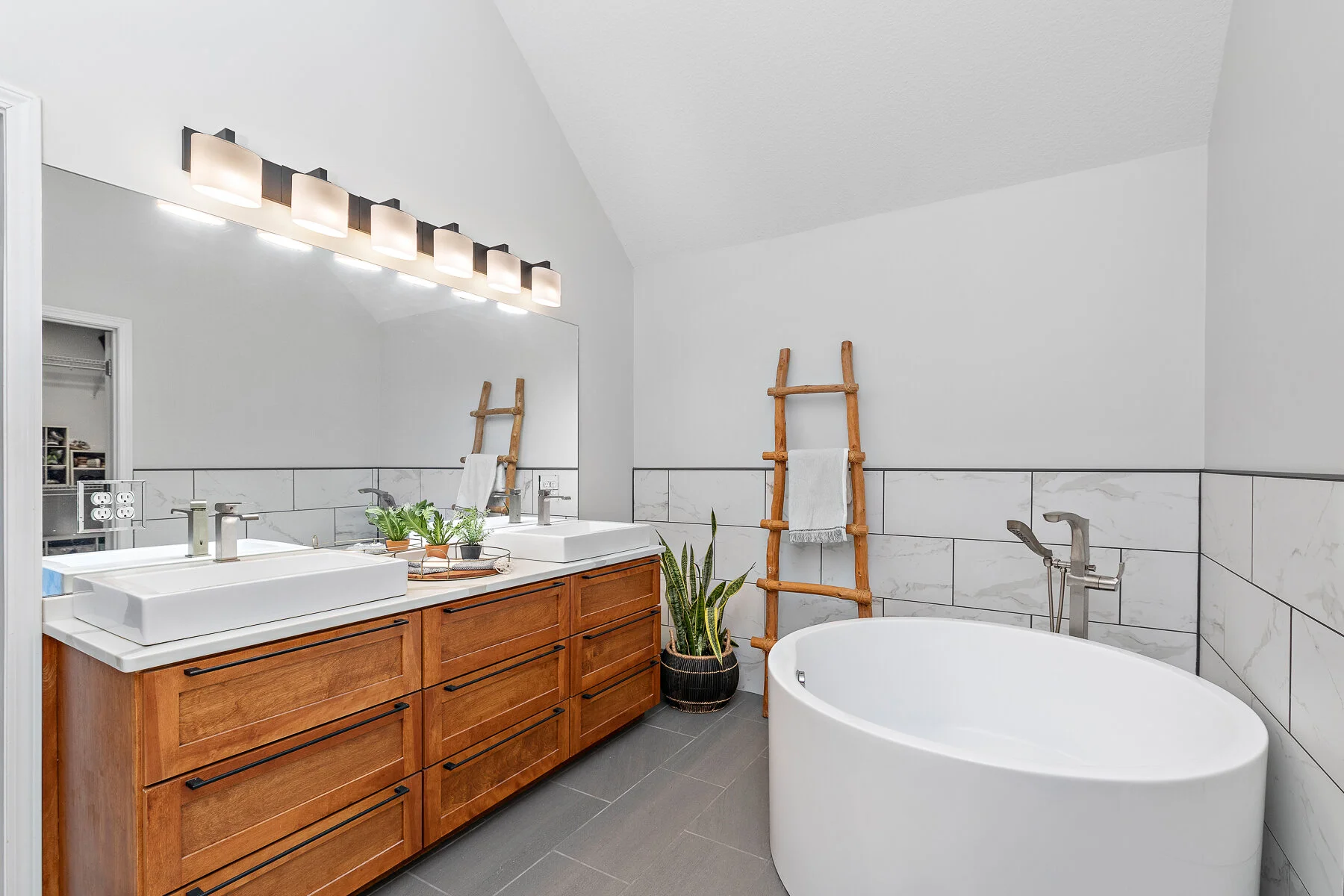 1200 SW Summit Hill Dr - Web-129.JPG