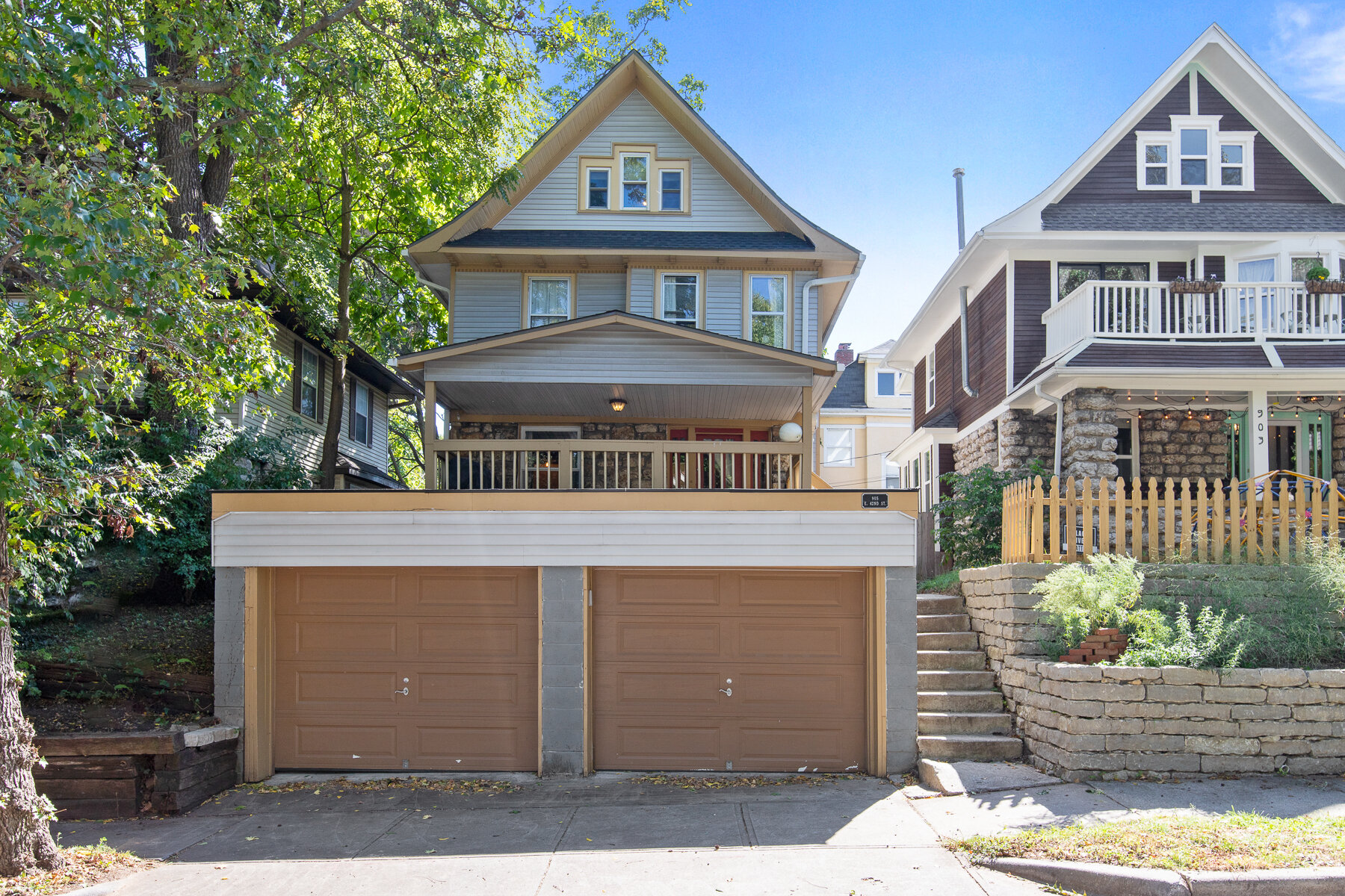 905 E 42nd St - Web-101.JPG