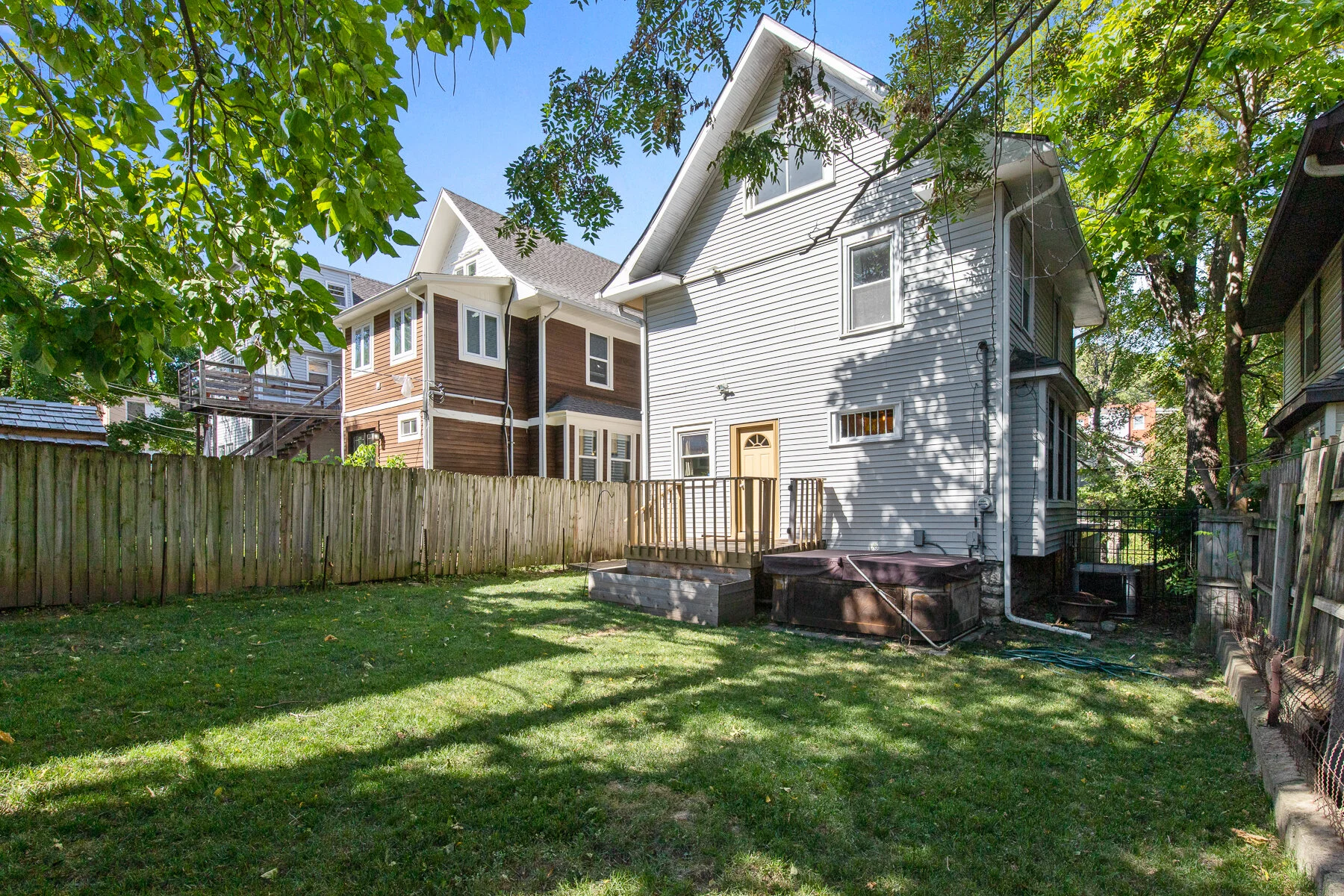 905 E 42nd St - Web-130.JPG