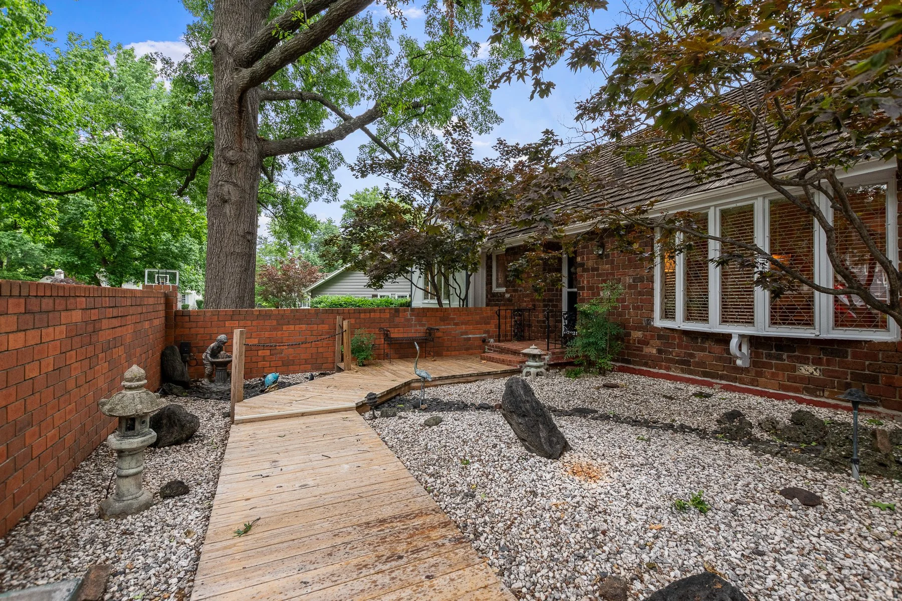 9105 Buena Vista - Web-101.JPG