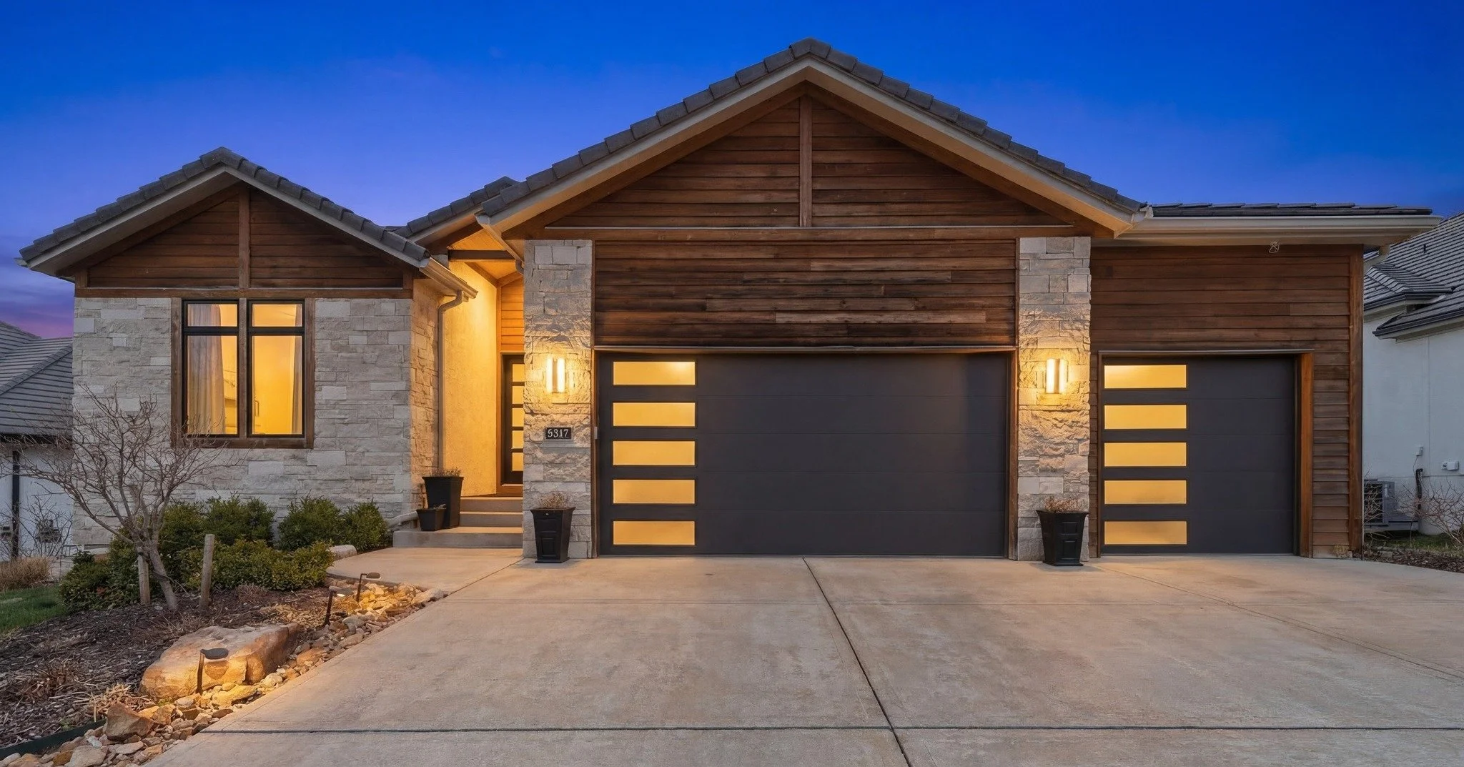 Spot the difference 👇

True Twilight vs. Digital Dusk 🌅

Can you tell which is which?

Here&rsquo;s the honest answer most people won&rsquo;t tell you&hellip;
For 90% of homes, the difference is minimal.

Digital dusk gets you that same clean, glow