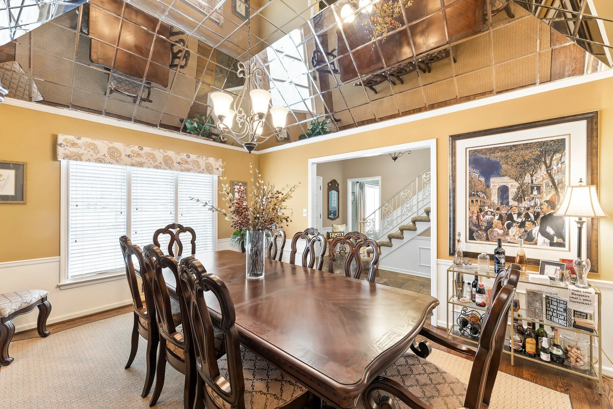 Well&hellip; that&rsquo;s one way to make sure dinner guests behave. 🤣

This mirrored ceiling reflects the entire room &mdash; chandelier, table, conversations&hellip; everything.

So the real question is:

Is this a stunning design feature&hellip; 