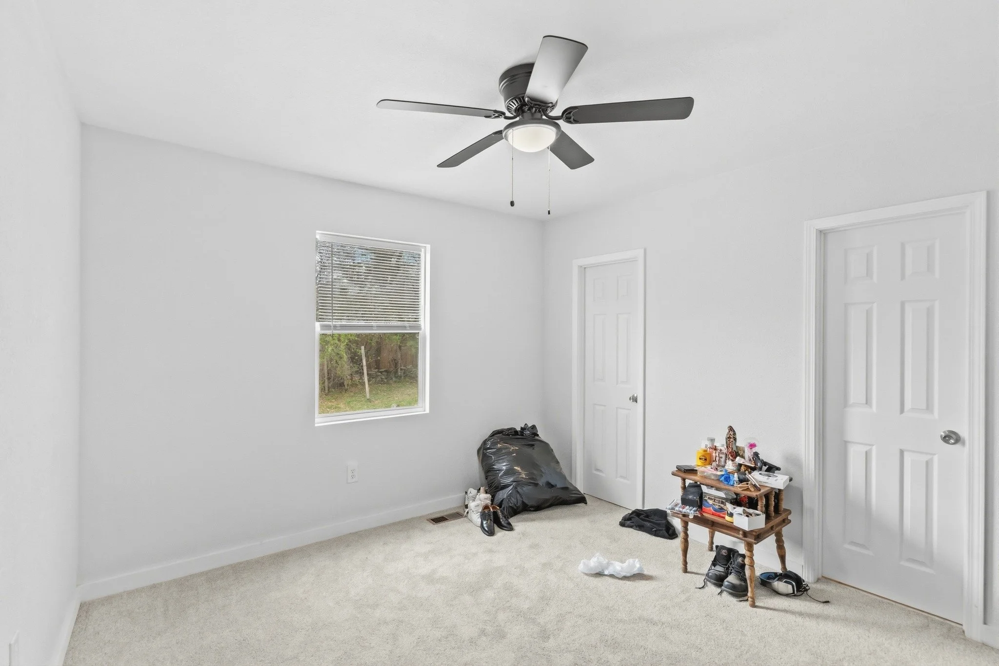 This room didn&rsquo;t change&hellip;
just what you see in it.

We can now remove clutter digitally for just $5 per image

Perfect for real life situations:
&bull; Sellers still living there
&bull; Last-minute prep
&bull; &ldquo;Just ignore that pile