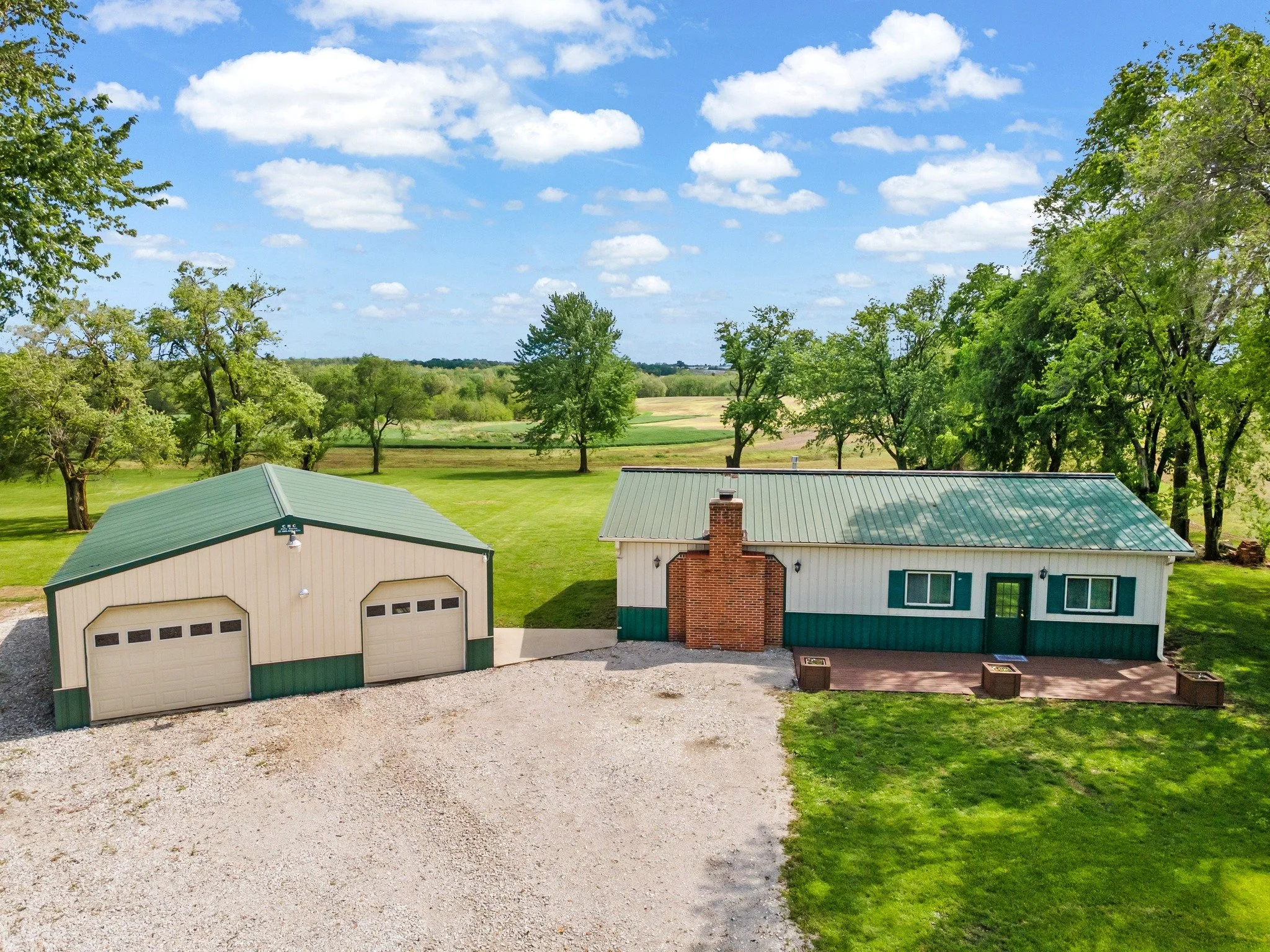 Finally&hellip; a property built by someone who understood the assignment 😄

We&rsquo;ve all seen the meme&hellip;
&ldquo;My dream home is a small house with a giant shop.&rdquo;

Usually it&rsquo;s a joke. This one actually got built.

Plenty of ro